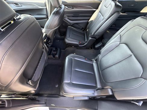 New 2025 Jeep Grand Cherokee L Limited w/ Black Appearance Package image 18