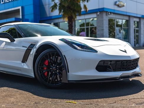 Used 2016 Chevrolet Corvette Z06 w/ 3LZ Preferred Equipment Group RWD image 3