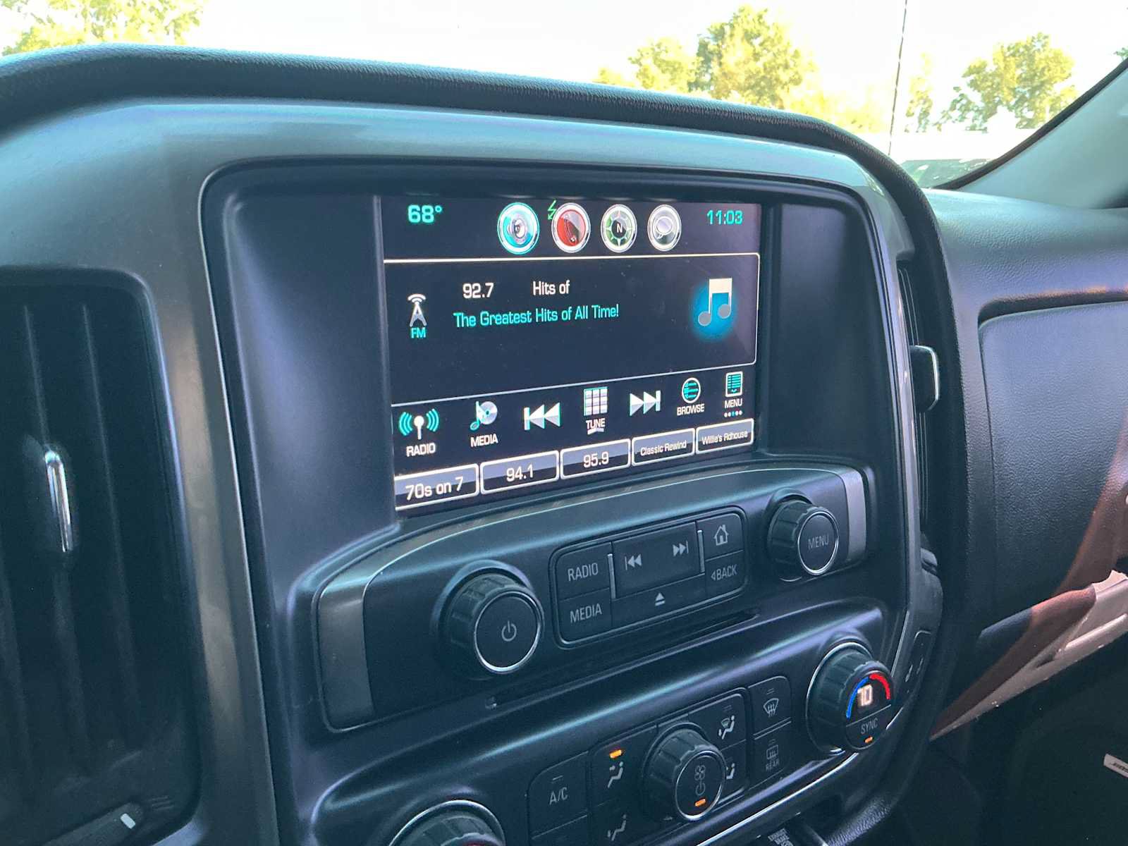 Used 2019 Chevrolet Silverado 2500 LT w/ Midnight Edition AWD/4WD image 9