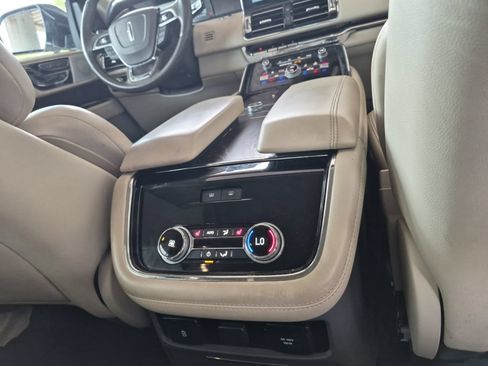 Used 2020 Lincoln Navigator Reserve w/ Luxury Package RWD image 7