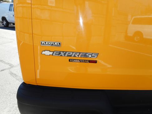 Used 2010 Chevrolet Express 1500 LS image 9