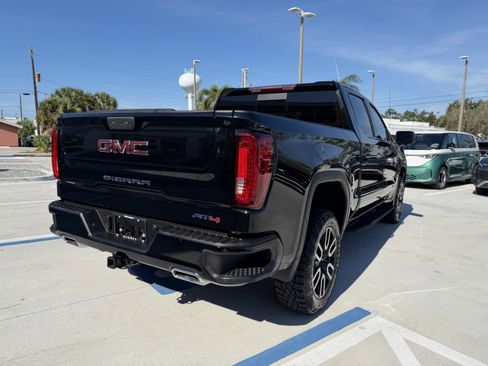 Used 2022 GMC Sierra 1500 AT4 w/ AT4 Preferred Package image 5