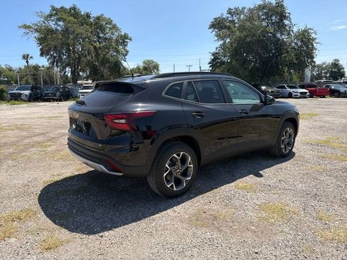 New 2026 Chevrolet Trax LT w/ LT Convenience Package FWD image 11