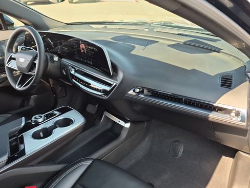 Certified 2024 Cadillac Lyriq Tech w/ Driver Assist Package AWD/4WD image 28