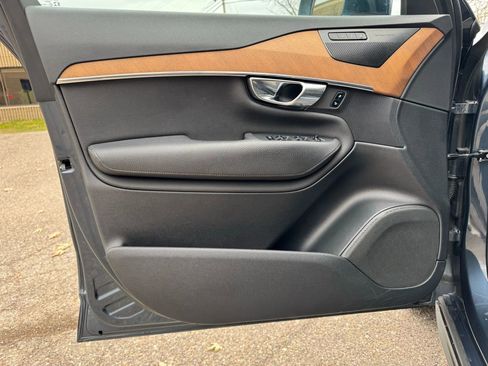 Used 2021 Volvo XC90 T6 Momentum w/ Protection Package Premier image 25