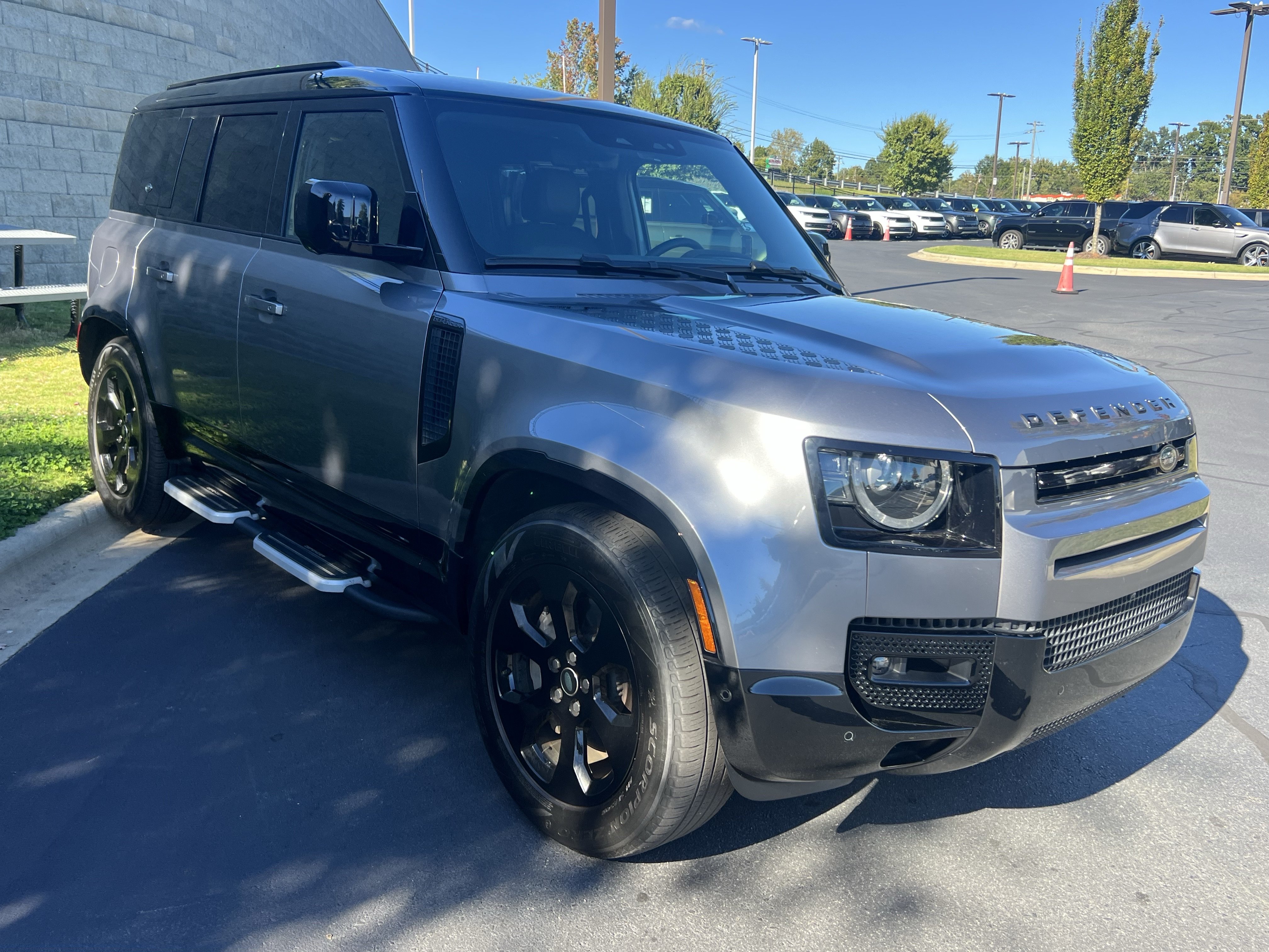 Certified 2024 Land Rover Defender 110 X-Dynamic SE AWD/4WD image 9