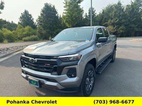 Used 2025 Chevrolet Colorado Z71 w/ Z71 Convenience Package 2 AWD/4WD image 3