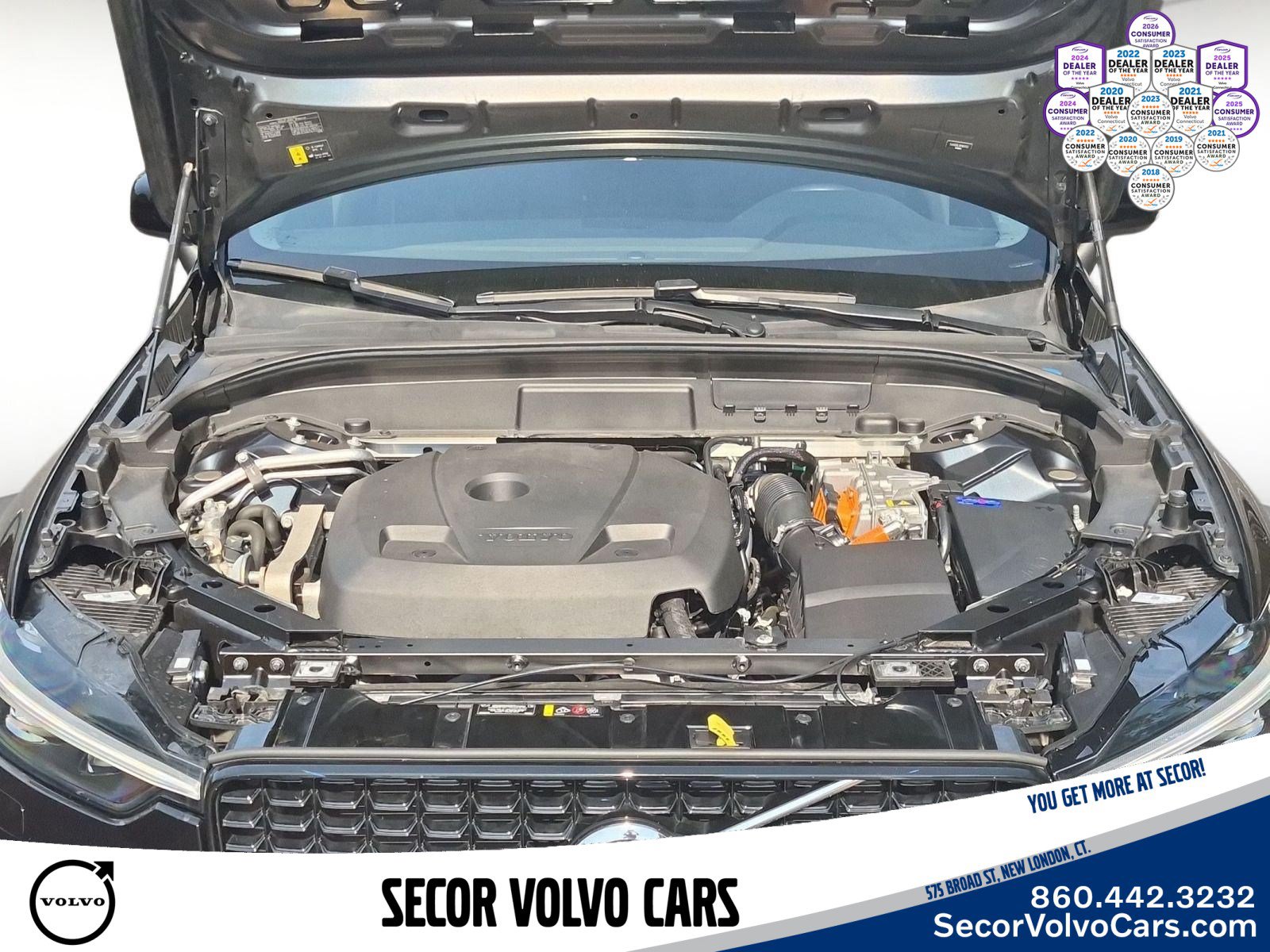 Certified 2024 Volvo XC60 T8 Plus w/ Protection Package Premier AWD/4WD image 25