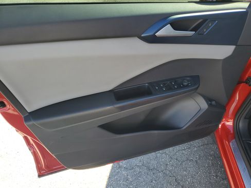 Used 2022 Volkswagen Taos SE w/ IQ.Drive SE Package image 10