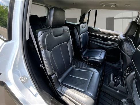 Used 2023 Jeep Grand Cherokee L Limited AWD/4WD image 22