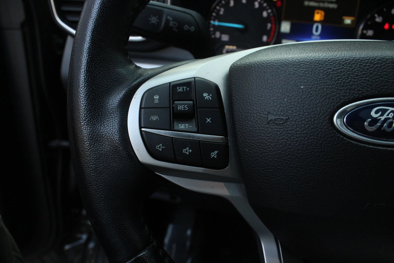 Used 2023 Ford Explorer XLT w/ Equipment Group 202A AWD/4WD image 32