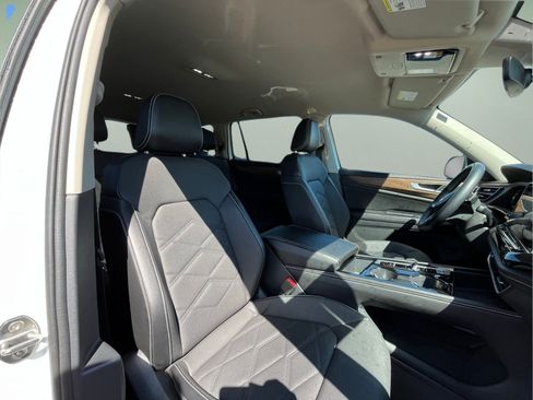 Used 2024 Volkswagen Atlas SE FWD image 35