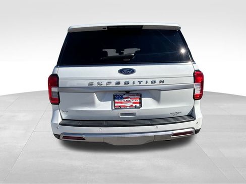 Used 2022 Ford Expedition XLT image 5