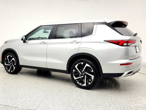 Used 2024 Mitsubishi Outlander SE image 7