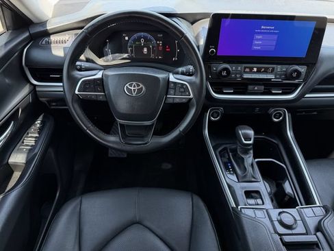 Certified 2024 Toyota Grand Highlander AWD image 11