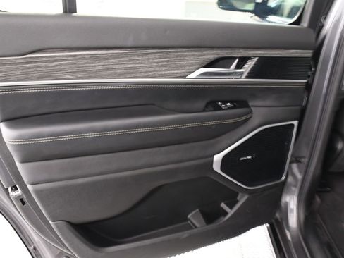 Used 2022 Jeep Wagoneer Series II AWD/4WD image 25