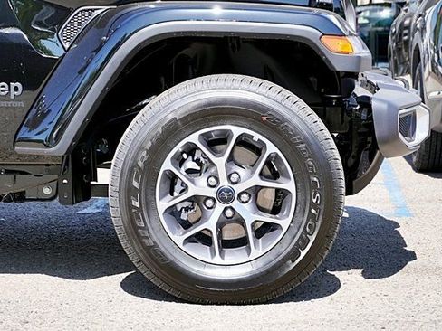 New 2025 Jeep Gladiator Sport S image 8