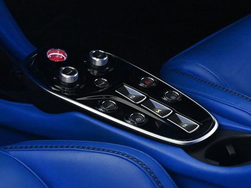 Used 2022 McLaren GT image 14