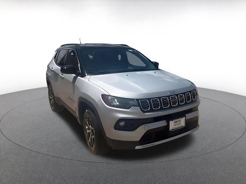 Used 2025 Jeep Compass Limited AWD/4WD image 3