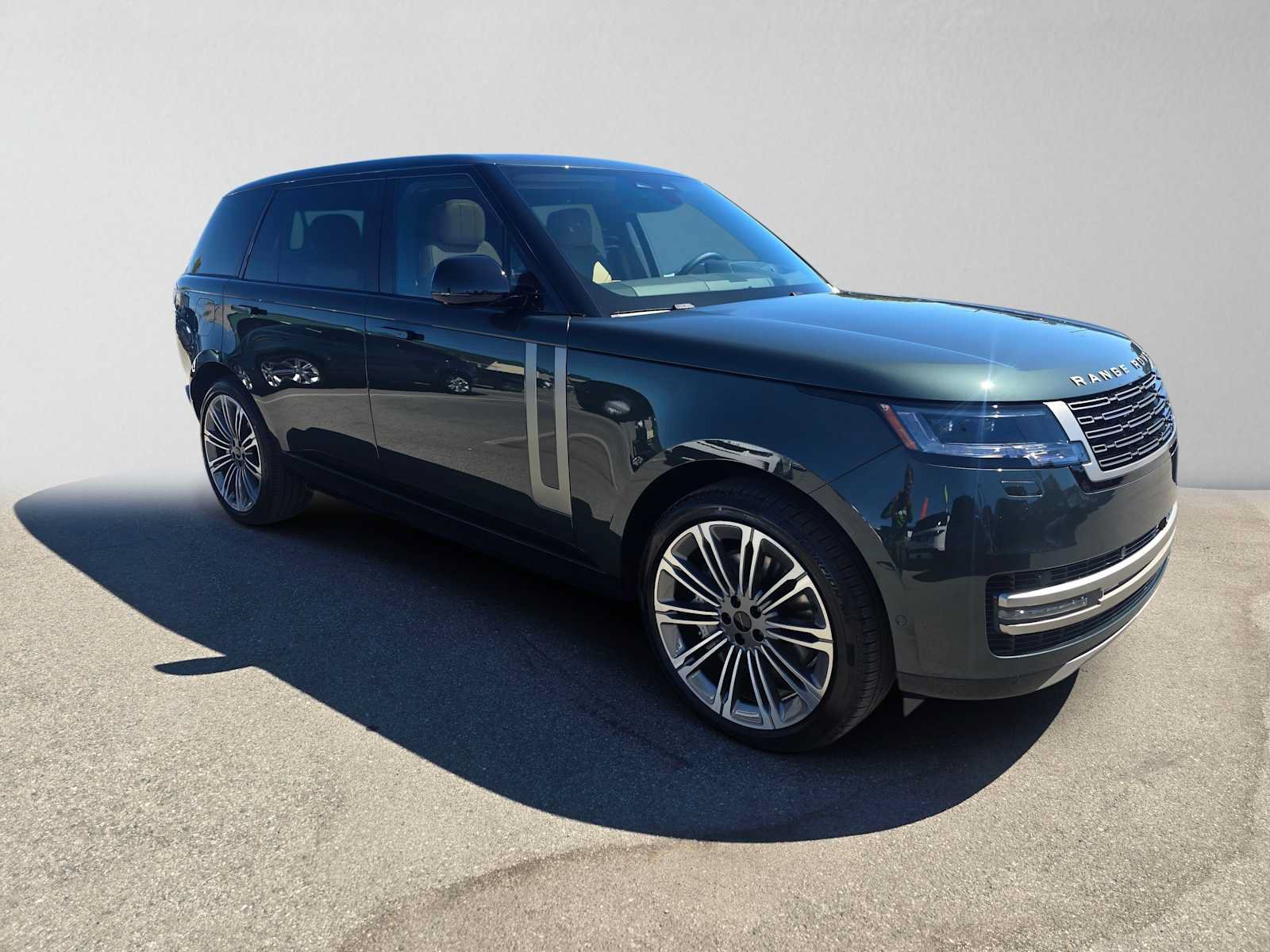 New 2026 Land Rover Range Rover Long Wheelbase SE AWD/4WD image 7