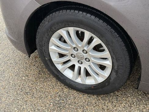 Used 2012 Toyota Sienna XLE image 10