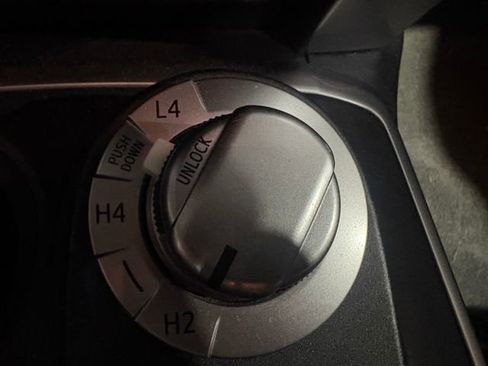 Used 2015 Toyota 4Runner SR5 Premium image 18