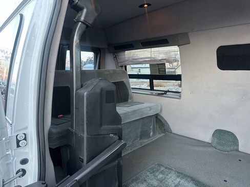 Used 2010 Ford E-150 and Econoline 150 image 23