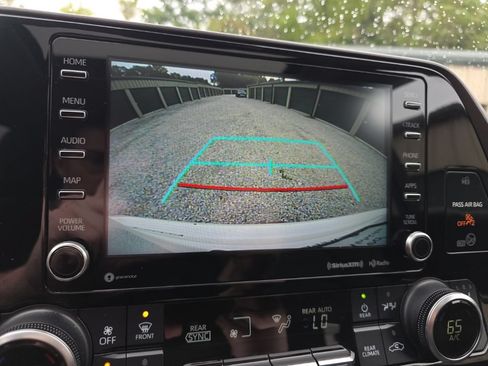 Certified 2020 Toyota Highlander XLE AWD/4WD image 23