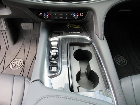 Used 2022 Buick Enclave Essence w/ Sport Touring Edition image 21