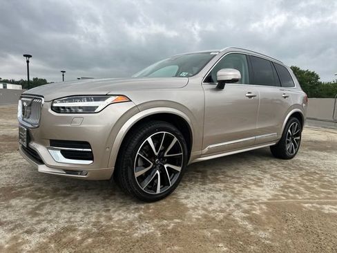 Certified 2023 Volvo XC90 B6 Plus AWD/4WD image 4