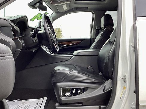 Used 2020 Cadillac Escalade Luxury image 9