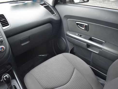 Used 2013 Kia Soul FWD image 20
