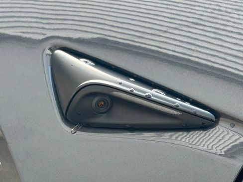 Used 2024 Tesla Model Y 2WD image 31