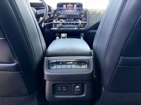 Used 2023 Nissan Pathfinder Platinum w/ Cargo Package AWD/4WD image 31