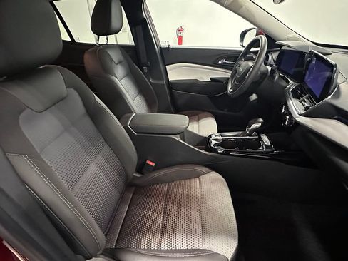 Used 2024 Chevrolet Trax LT FWD image 25