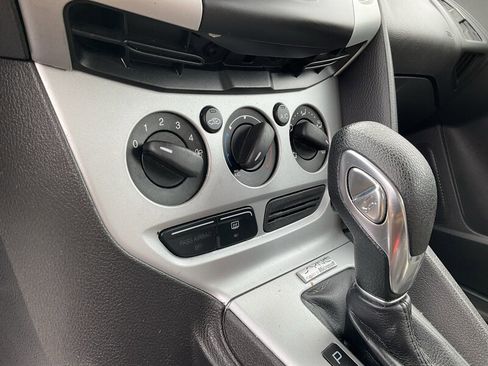 Used 2014 Ford Focus SE FWD image 34