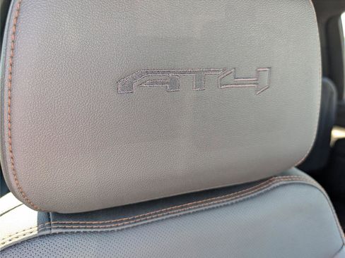 Used 2022 GMC Sierra 2500 AT4 w/ AT4 Preferred Package AWD/4WD image 13