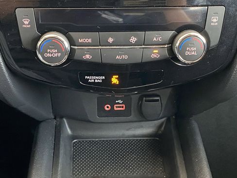 Used 2020 Nissan Rogue SV image 26