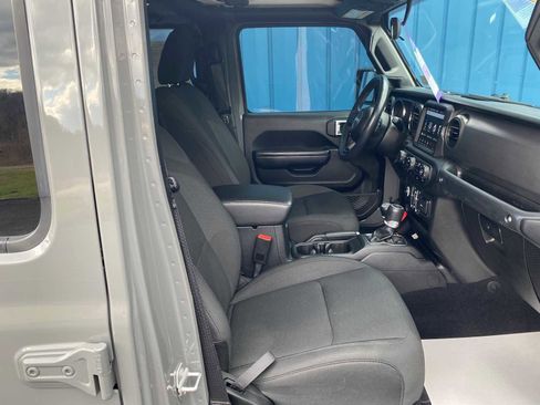 Used 2021 Jeep Gladiator Sport image 30