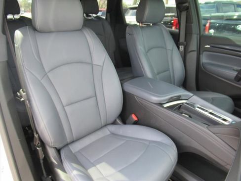 Certified 2023 Buick Enclave Essence image 7