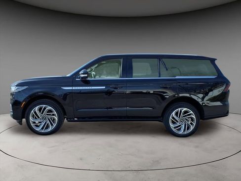 New 2025 Lincoln Navigator Reserve image 2