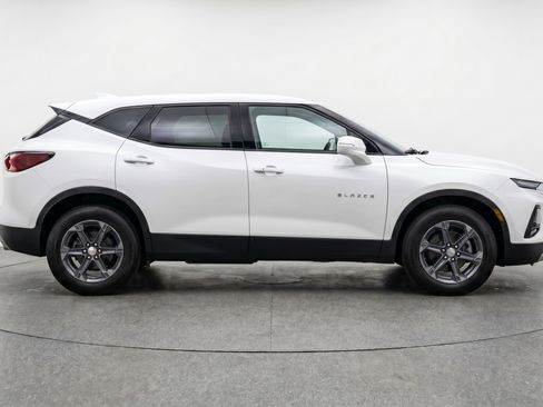 Used 2025 Chevrolet Blazer LT FWD image 11