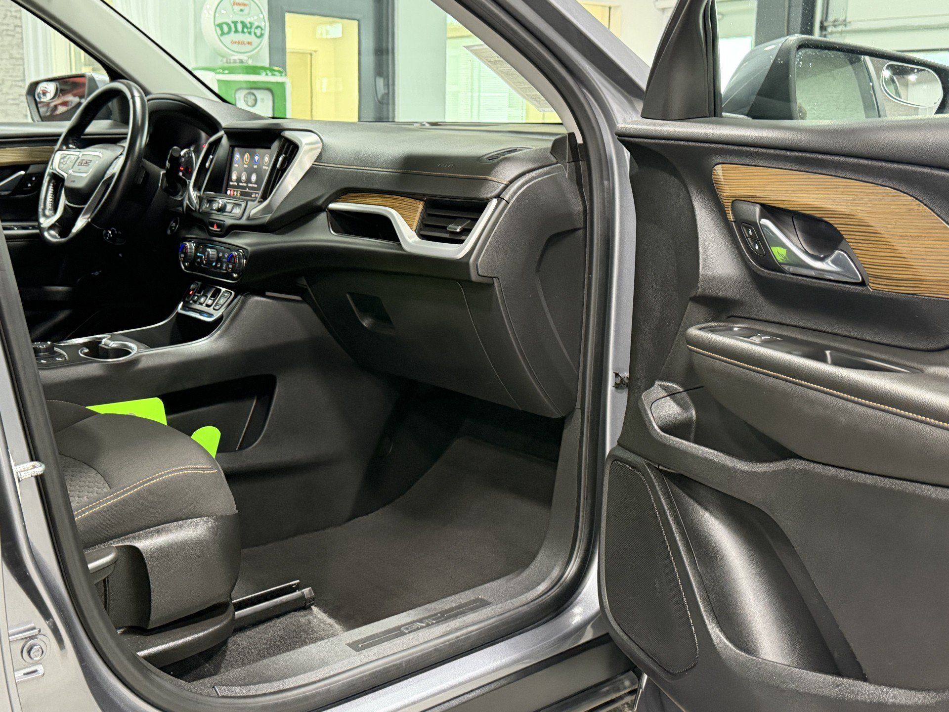 Certified 2021 GMC Terrain SLE w/ Driver Convenience Package FWD image 7