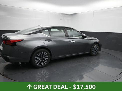 Used 2023 Nissan Altima 2.5 SV image 15