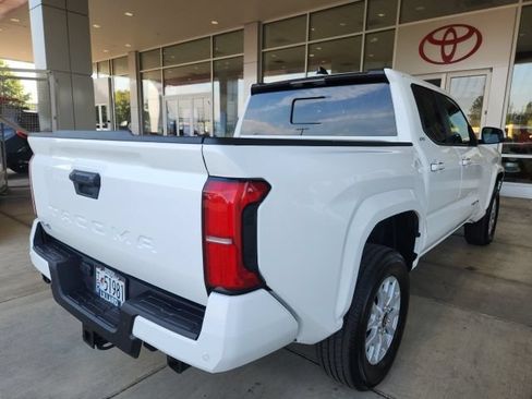 Certified 2025 Toyota Tacoma SR5 w/ SR5 Upgrade Package AWD/4WD image 11