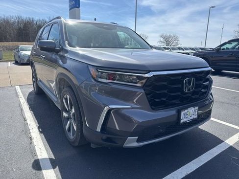 Used 2024 Honda Pilot Touring image 4
