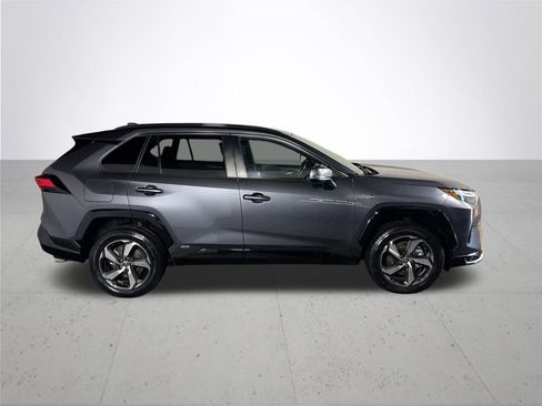Used 2023 Toyota RAV4 SE image 5