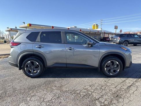 Used 2025 Nissan Rogue SV image 8