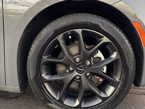 Used 2023 Chrysler Pacifica Limited w/ S Appearance Package image 12