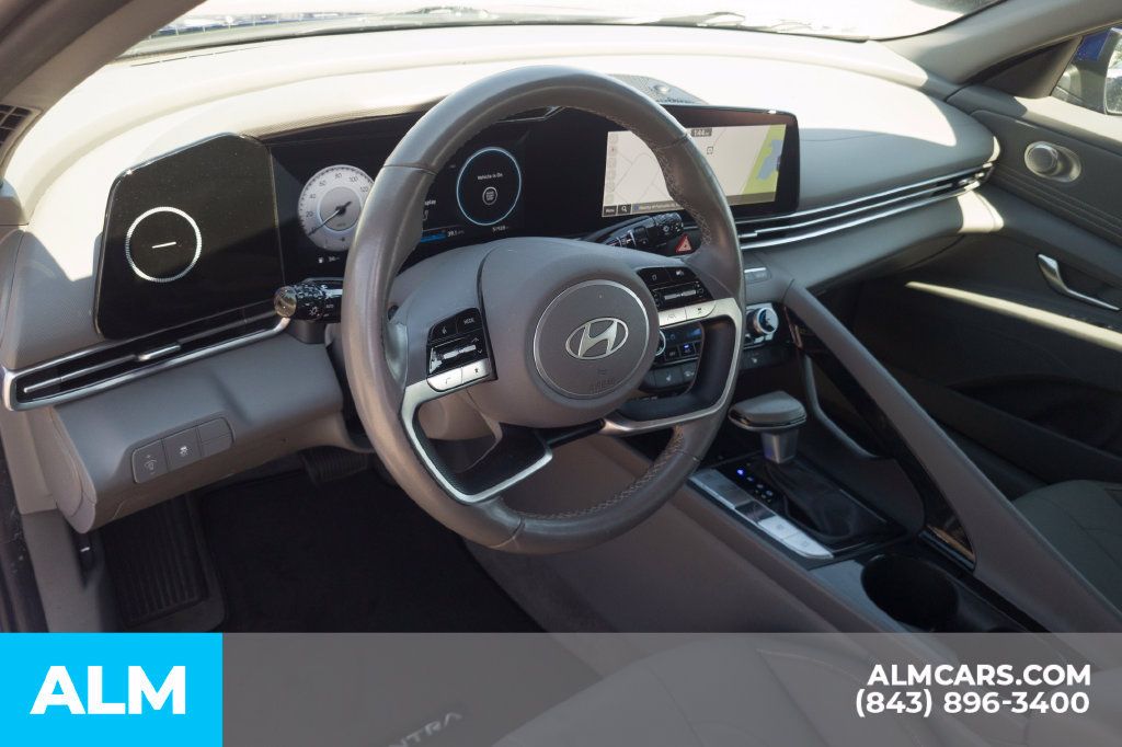Certified 2025 Hyundai Elantra SEL FWD image 14